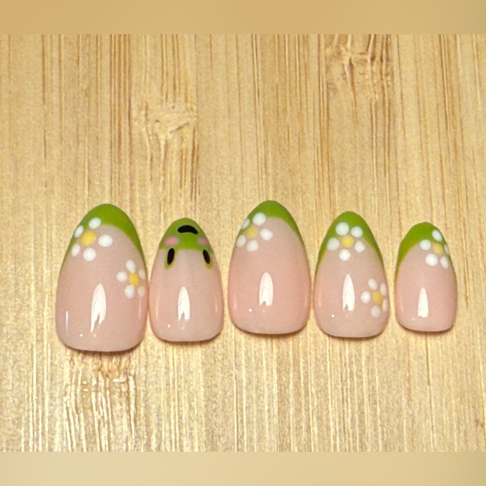 CUSTOM GEL NAILS